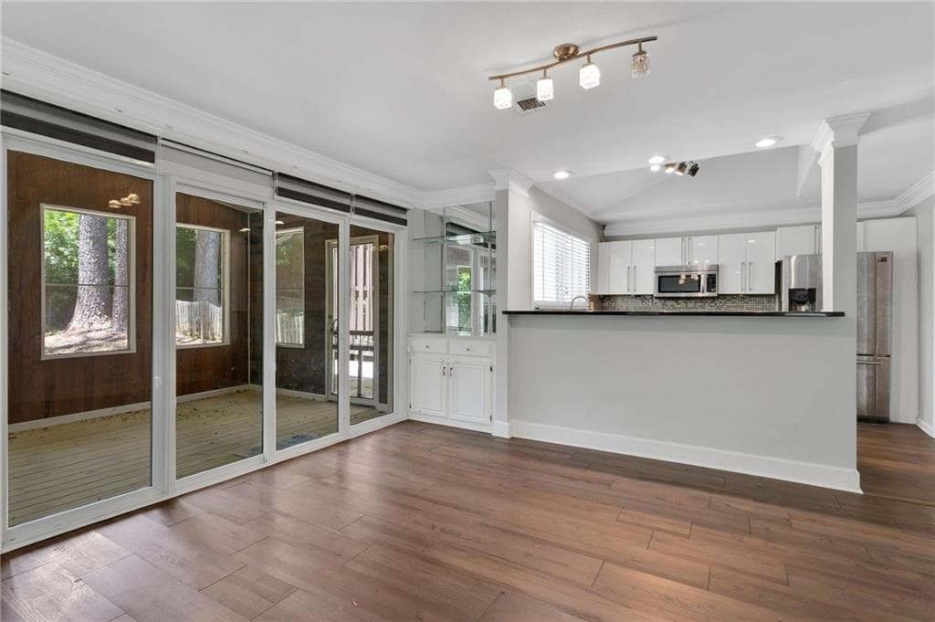 3 bedroom, 3 bathroom, 2,166 sq ft townhouse for rent at 1452 Briaroaks Trail, Atlanta, GA 30329 for $2,800 a month — photo 8