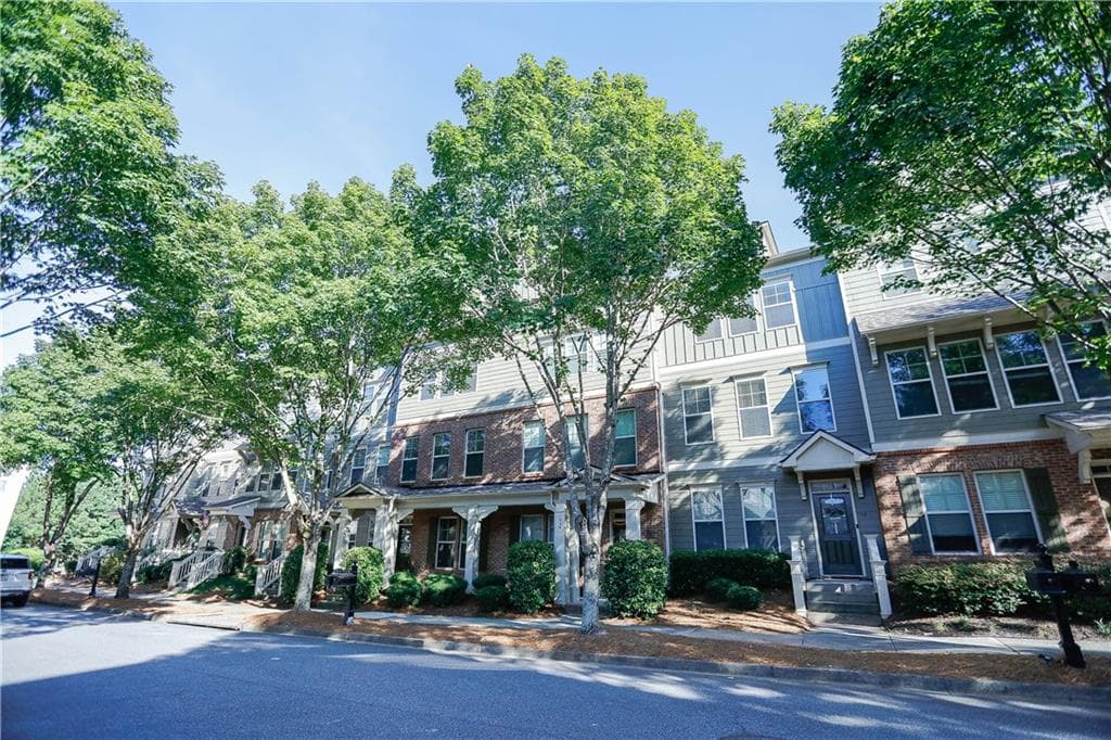 3 bedroom, 4 bathroom, 2,232 sq ft townhouse under contract at 708 Village Field Court, Suwanee, GA 30024 — photo 2