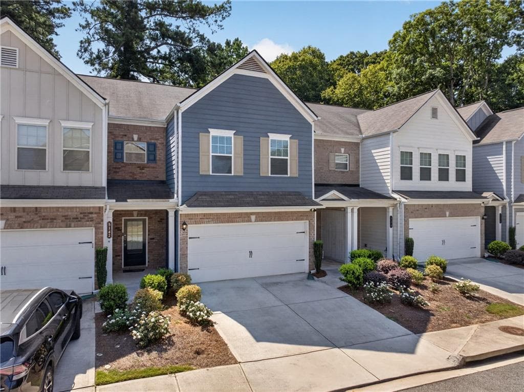 3 bedroom, 3 bathroom, 1,933 sq ft townhouse for sale at 5180 Grace Court, Tucker, GA 30084 — photo 3