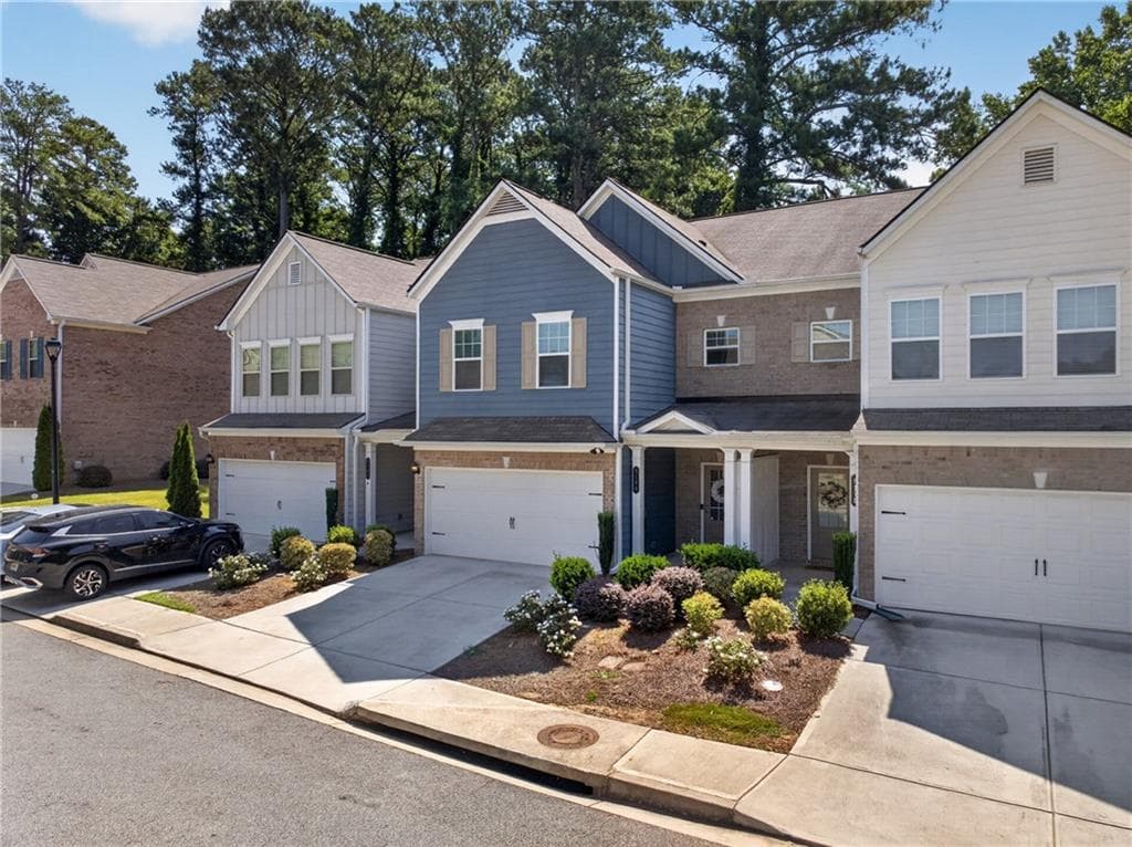 3 bedroom, 3 bathroom, 1,933 sq ft townhouse for sale at 5180 Grace Court, Tucker, GA 30084 — photo 4