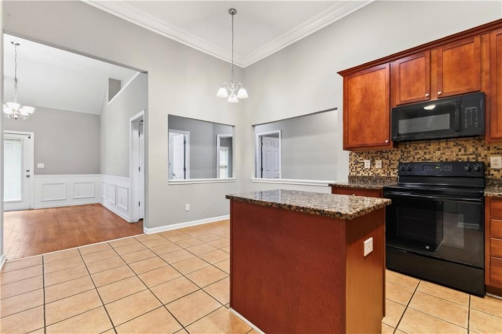 4 bedroom, 3 bathroom, 2,227 sq ft single family residence for sale at 3483 Newtons Crest Circle, Snellville, GA 30078 — photo 9