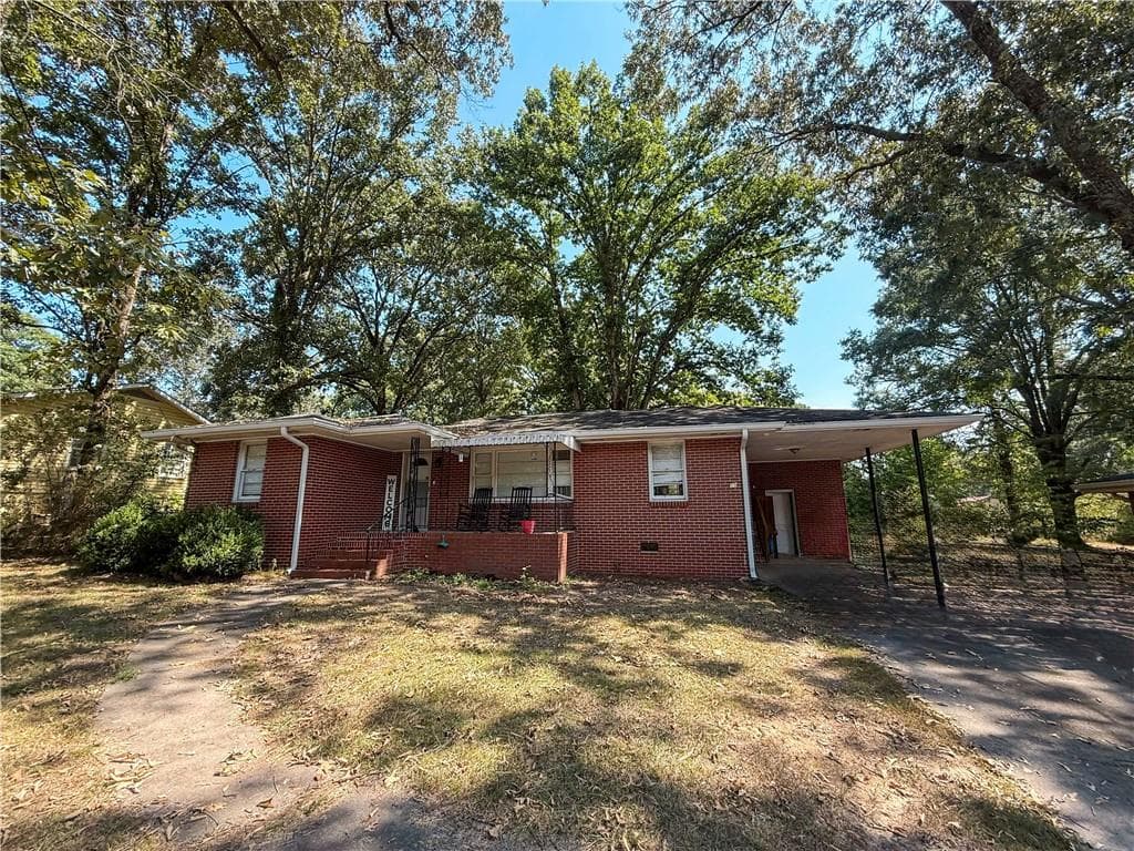3 bedroom, 1 bathroom, 1,371 sq ft single family residence under contract at 10 Robinson Avenue Southwest, Rome, GA 30165