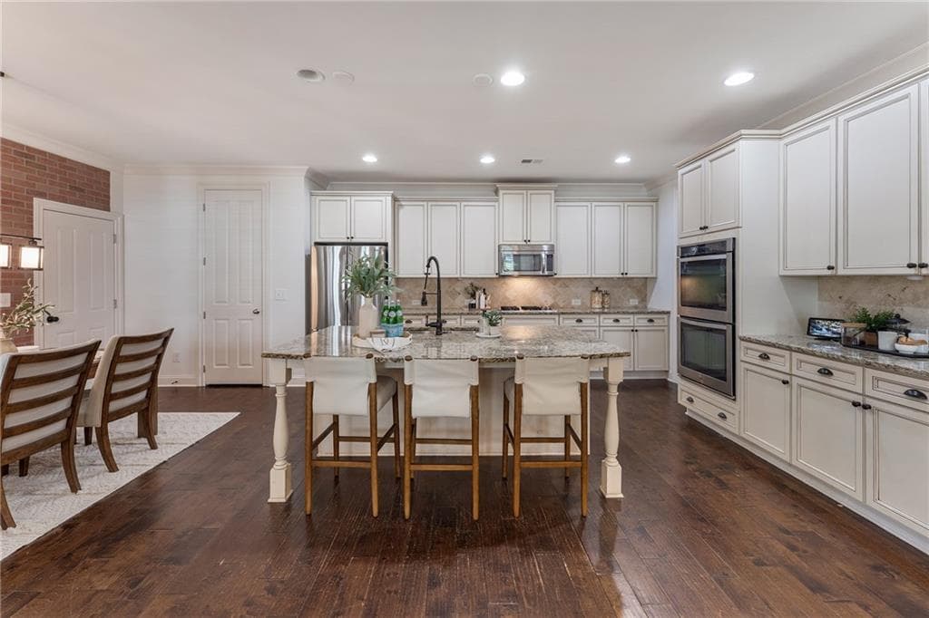 4 bedroom, 4 bathroom, 3,000 sq ft single family residence under contract at 12609 Lecoma Trace, Milton, GA 30004 — photo 2