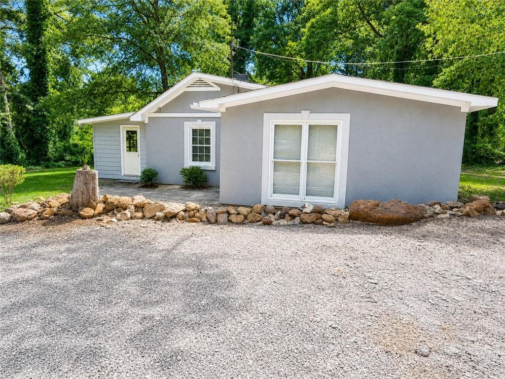 2 bedroom, 1 bathroom, 1,170 sq ft single family residence for rent at 181 Turner Road, Marietta, GA 30066 for $2,000 a month — photo 2