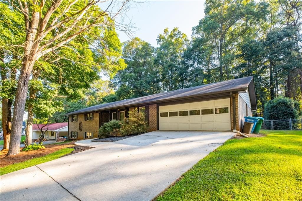 3 bedroom, 3 bathroom, 2,824 sq ft single family residence for sale at 484 Cana Of Galilee Court, Tucker, GA 30084 — photo 3