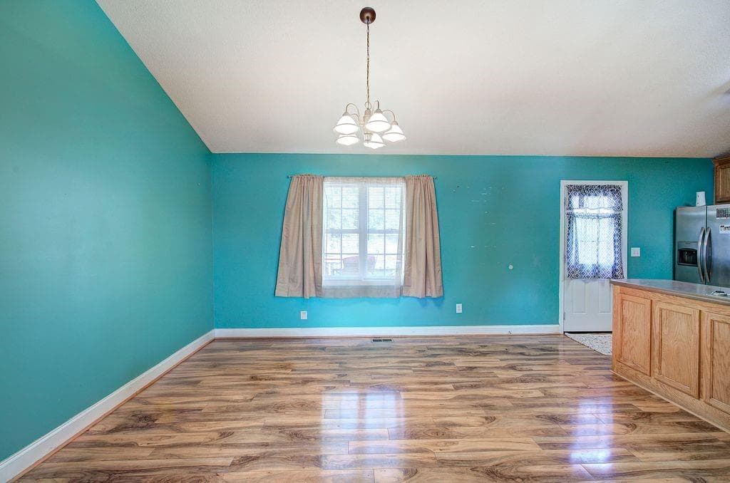4 bedroom, 3 bathroom, 2,126 sq ft single family residence for sale at 28 Hedgerow Court, Cartersville, GA 30120 — photo 6