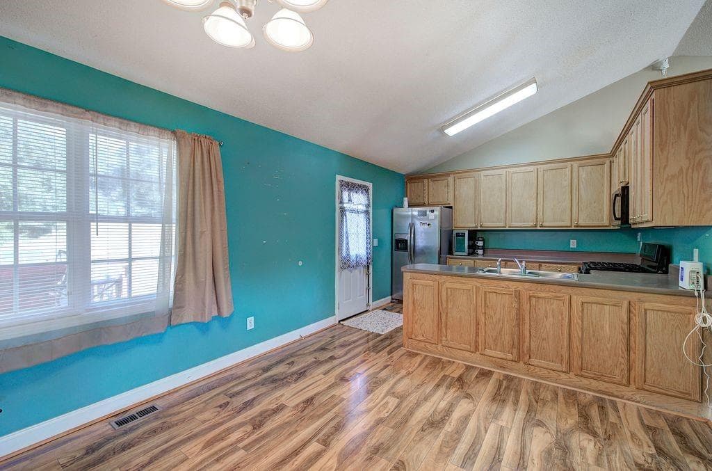 4 bedroom, 3 bathroom, 2,126 sq ft single family residence for sale at 28 Hedgerow Court, Cartersville, GA 30120 — photo 7