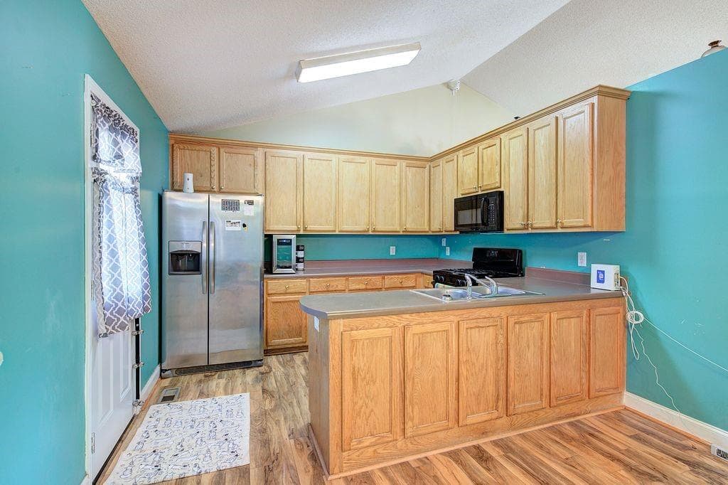 4 bedroom, 3 bathroom, 2,126 sq ft single family residence for sale at 28 Hedgerow Court, Cartersville, GA 30120 — photo 8