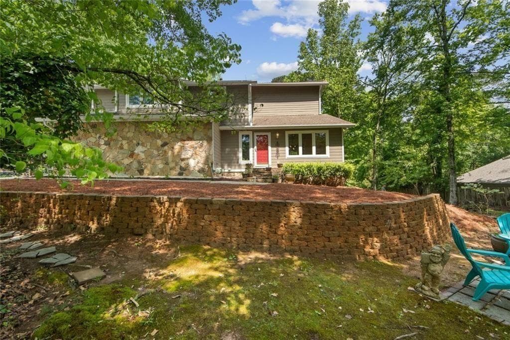 4 bedroom, 3 bathroom, 2,608 sq ft single family residence for sale at 5080 Nesbit Ferry Lane, Sandy Springs, GA 30350 — photo 6