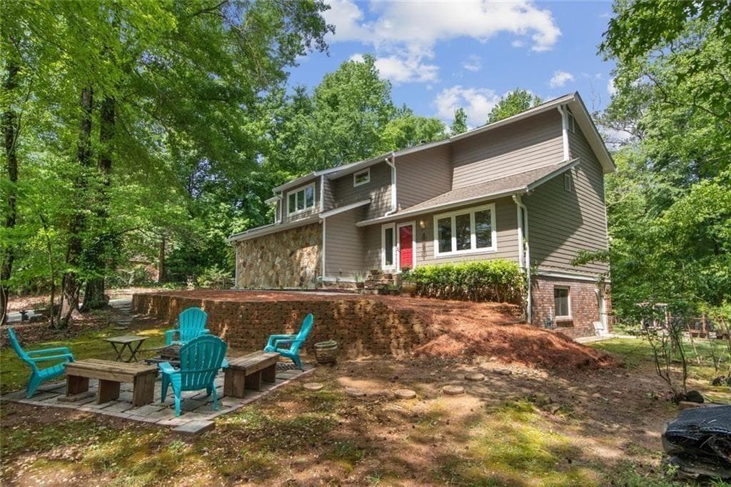4 bedroom, 3 bathroom, 2,608 sq ft single family residence for sale at 5080 Nesbit Ferry Lane, Sandy Springs, GA 30350 — photo 7