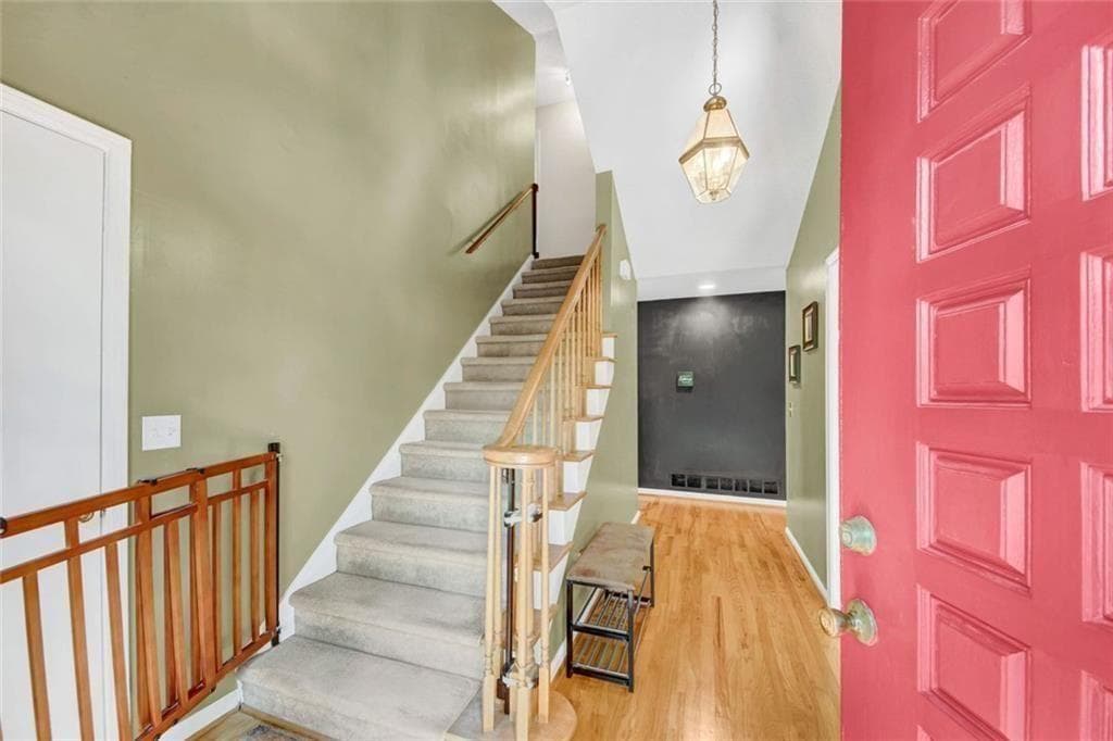 4 bedroom, 3 bathroom, 2,608 sq ft single family residence for sale at 5080 Nesbit Ferry Lane, Sandy Springs, GA 30350 — photo 8