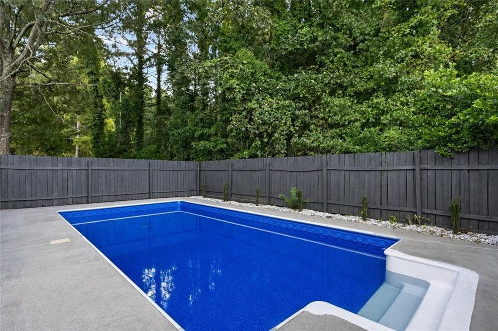 3 bedroom, 3 bathroom, 1,488 sq ft single family residence for sale at 3075 Ashly Forest Drive, Snellville, GA 30078 — photo 6