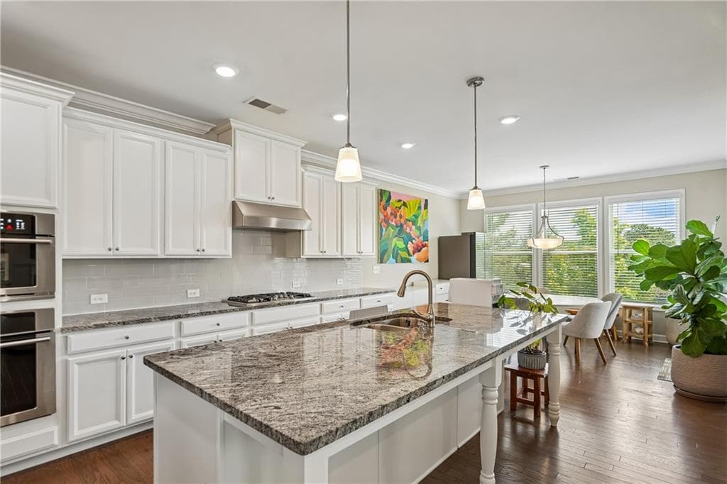 5 bedroom, 4 bathroom, 4,400 sq ft single family residence under contract at 1907 Sterling Chase, Buford, GA 30518 — photo 5