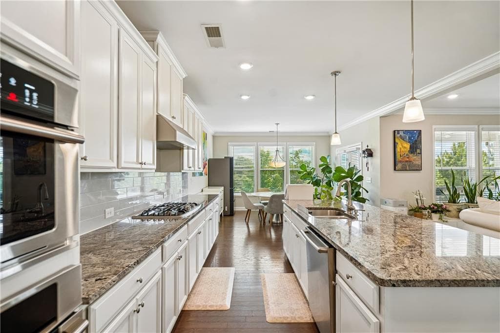 5 bedroom, 4 bathroom, 4,400 sq ft single family residence under contract at 1907 Sterling Chase, Buford, GA 30518 — photo 7