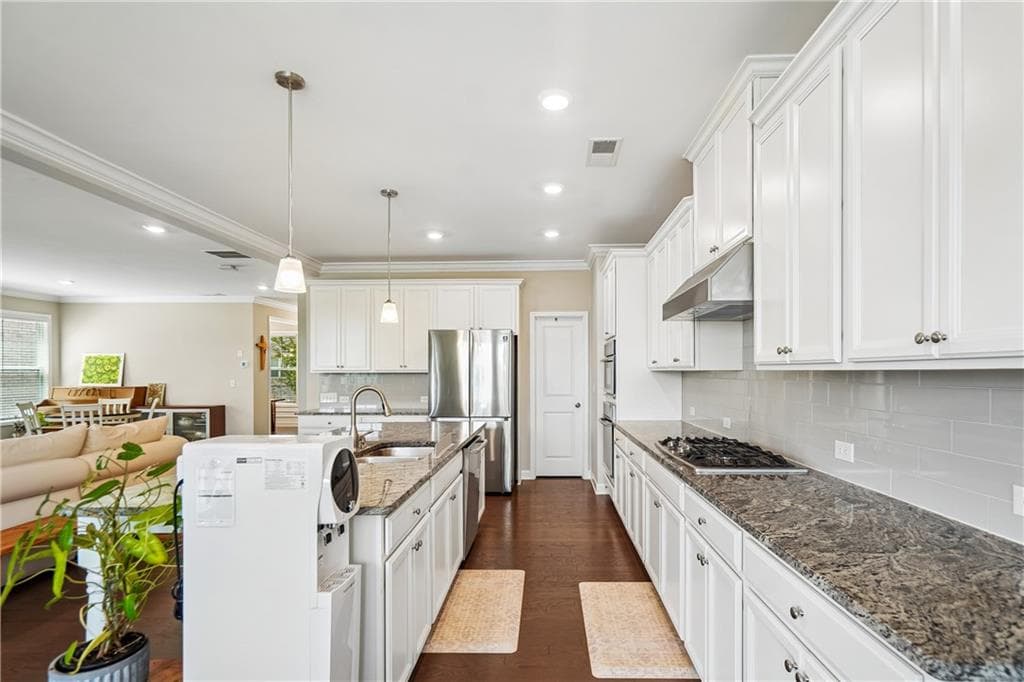 5 bedroom, 4 bathroom, 4,400 sq ft single family residence under contract at 1907 Sterling Chase, Buford, GA 30518 — photo 8