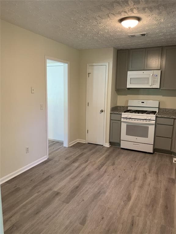 3 bedroom, 2 bathroom, 1,408 sq ft single family residence for rent at 3131 Calumet Place, Kennesaw, GA 30152 for $1,995 a month — photo 6