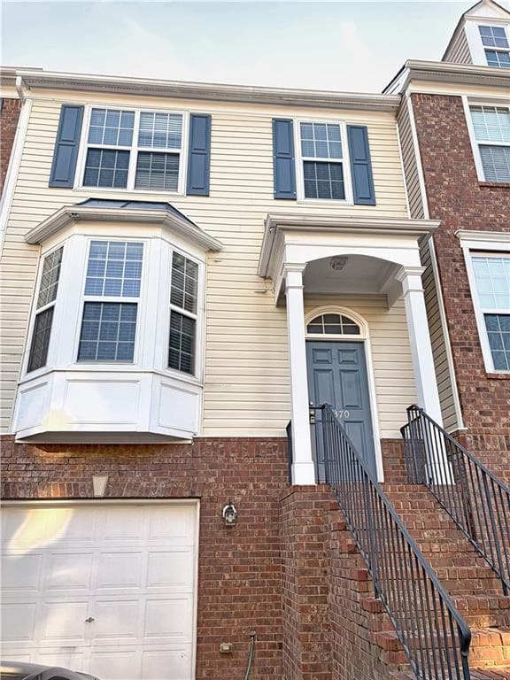 3 bedroom, 4 bathroom, 1,732 sq ft townhouse for rent at 1370 Thornborough Drive, Alpharetta, GA 30004 for $2,290 a month — photo 1 of 34