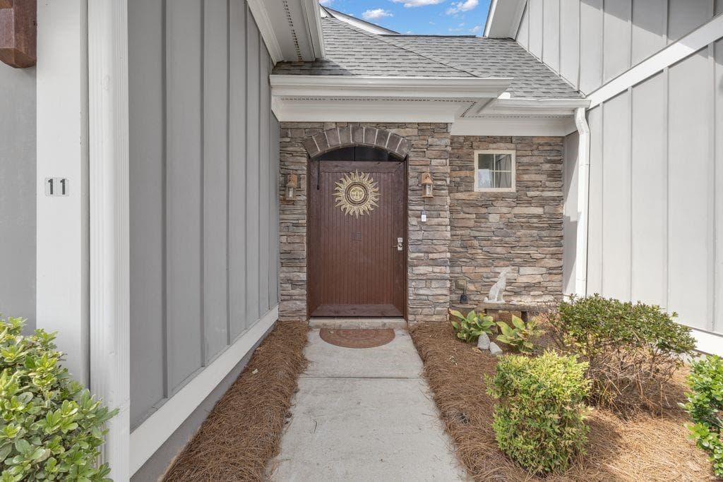4 bedroom, 4 bathroom, 3,190 sq ft single family residence for sale at 11 BEACON CRST, Newnan, GA 30265 — photo 3
