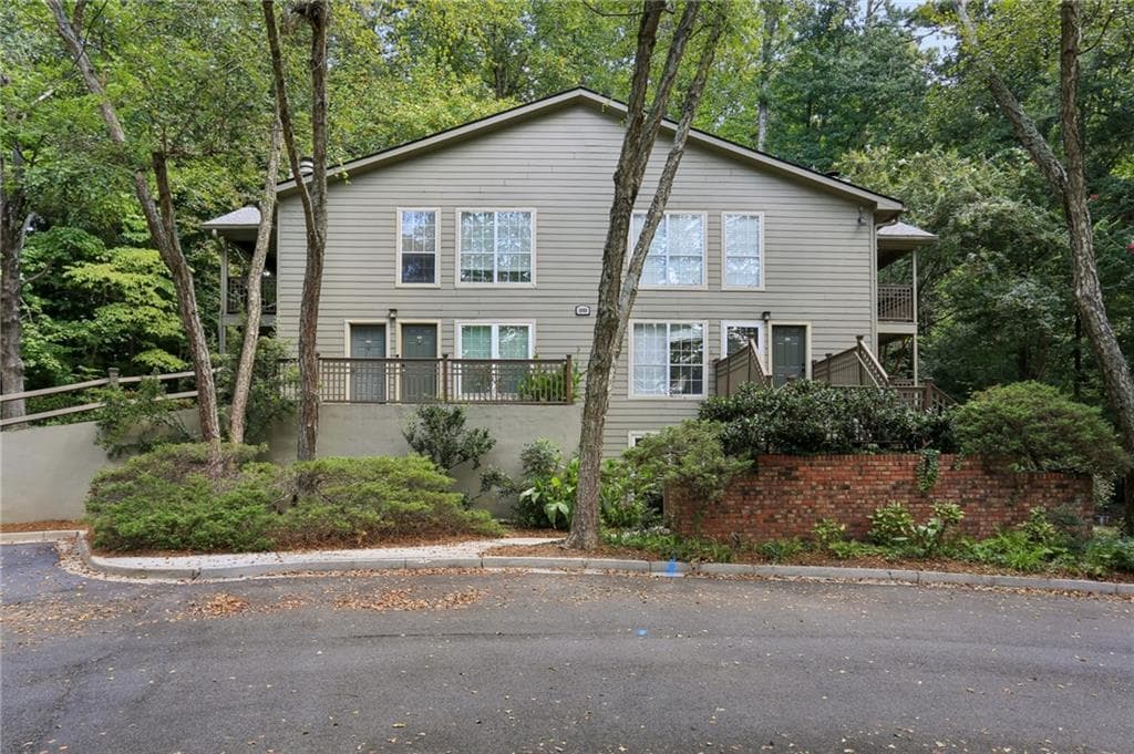 2 bedroom, 1 bathroom, 1,111 sq ft condominium for sale at 2901 Lenox Road 1005, Atlanta, GA 30324