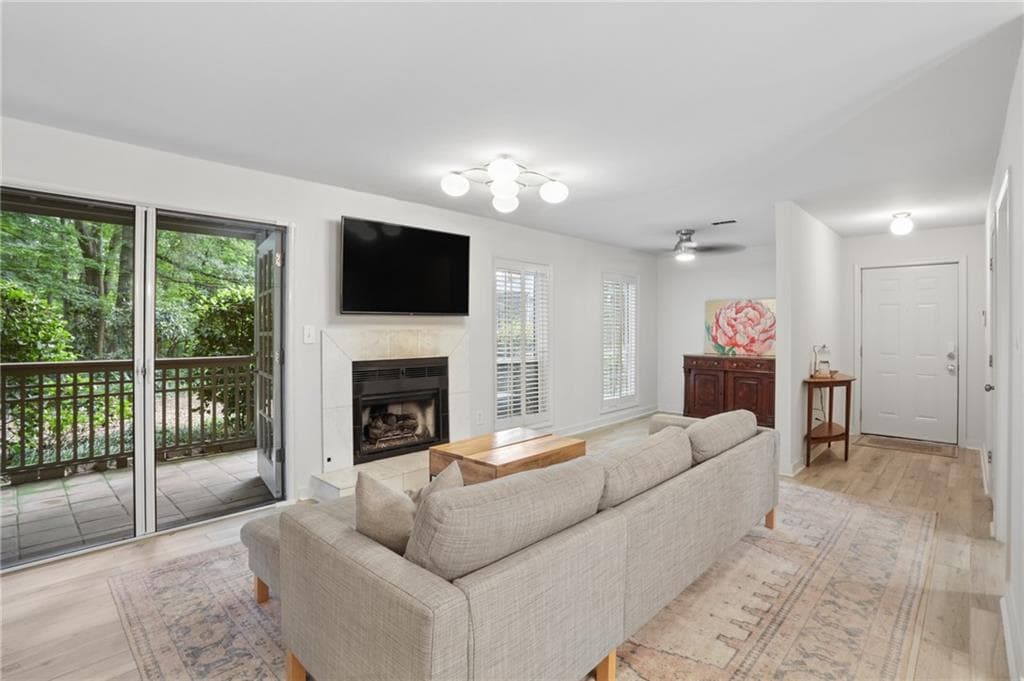 2 bedroom, 1 bathroom, 1,111 sq ft condominium for sale at 2901 Lenox Road 1005, Atlanta, GA 30324 — photo 6