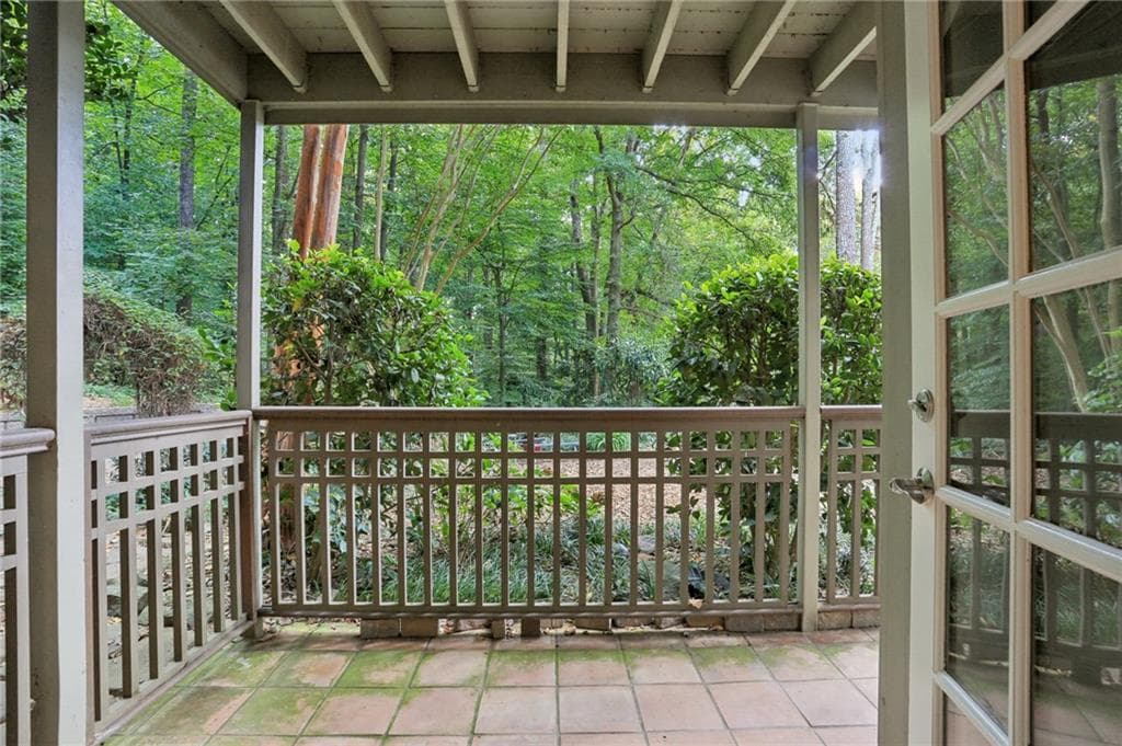 2 bedroom, 1 bathroom, 1,111 sq ft condominium for sale at 2901 Lenox Road 1005, Atlanta, GA 30324 — photo 7