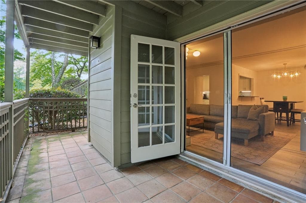 2 bedroom, 1 bathroom, 1,111 sq ft condominium for sale at 2901 Lenox Road 1005, Atlanta, GA 30324 — photo 8