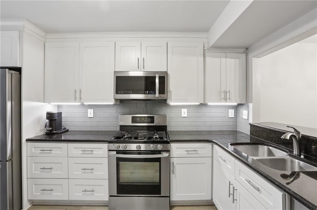 2 bedroom, 1 bathroom, 1,111 sq ft condominium for sale at 2901 Lenox Road 1005, Atlanta, GA 30324 — photo 10