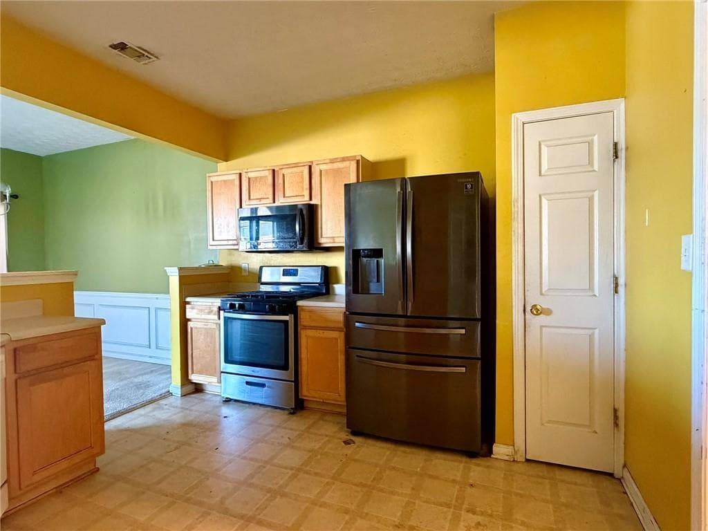 3 bedroom, 3 bathroom, 1,975 sq ft single family residence for sale at 482 Marsh Lake Road, Lawrenceville, GA 30045 — photo 8
