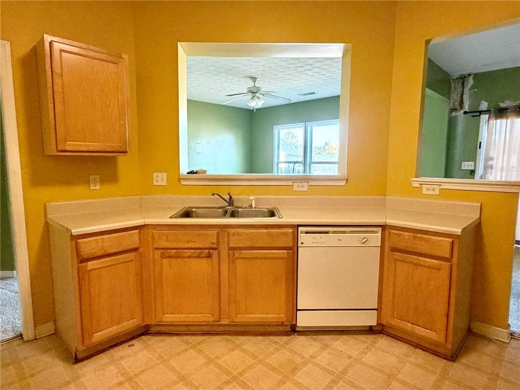 3 bedroom, 3 bathroom, 1,975 sq ft single family residence for sale at 482 Marsh Lake Road, Lawrenceville, GA 30045 — photo 9