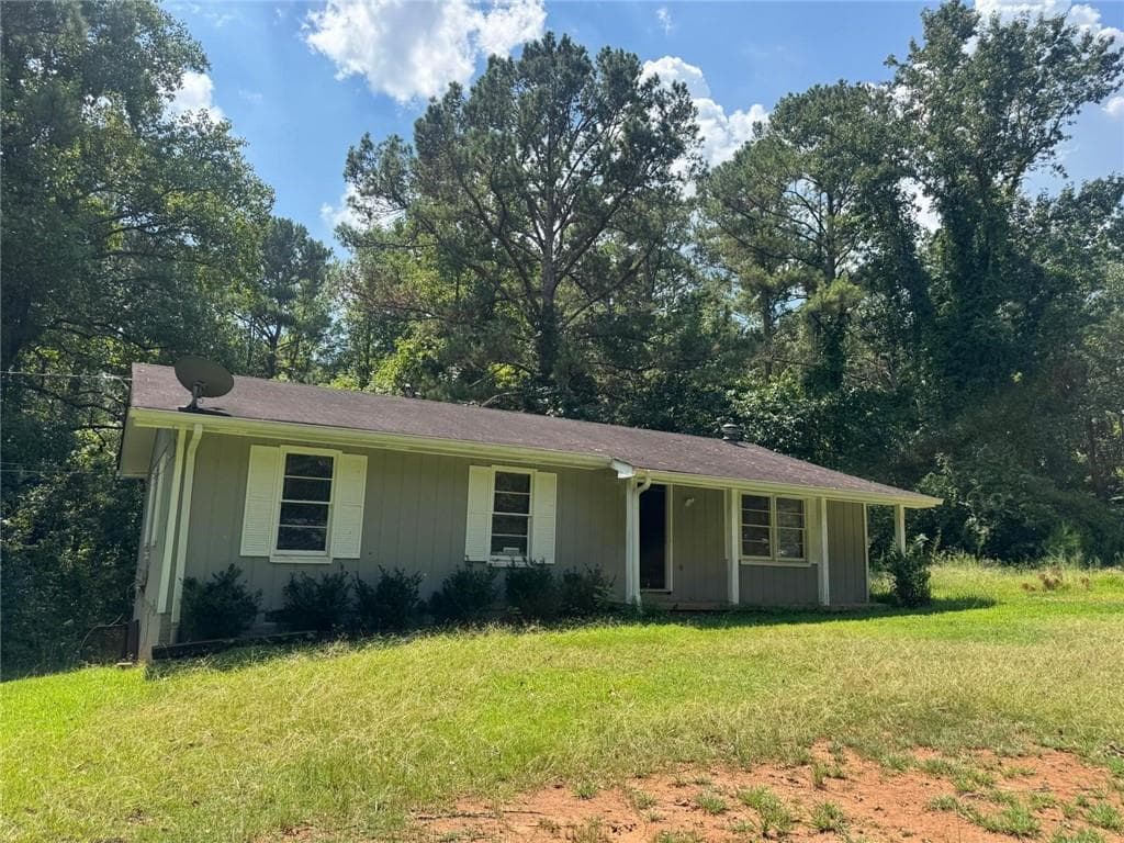 3 bedroom, 2 bathroom, 1,296 sq ft single family residence for sale at 130 Taunton Road, Covington, GA 30014 — photo 2