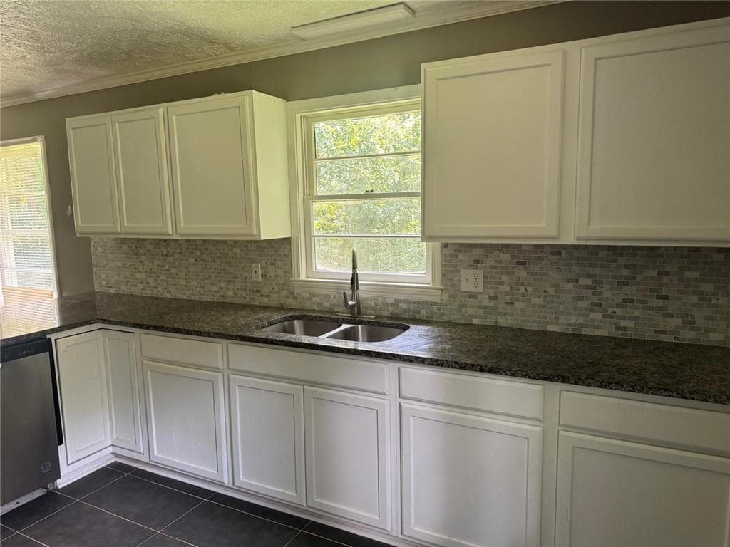 3 bedroom, 2 bathroom, 1,296 sq ft single family residence for sale at 130 Taunton Road, Covington, GA 30014 — photo 4