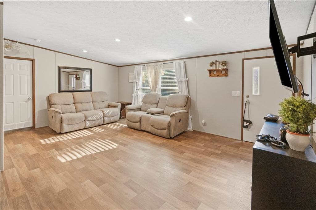 3 bedroom, 2 bathroom, 1,334 sq ft single family residence under contract at 68 N Raburn Road, Bremen, GA 30110 — photo 4