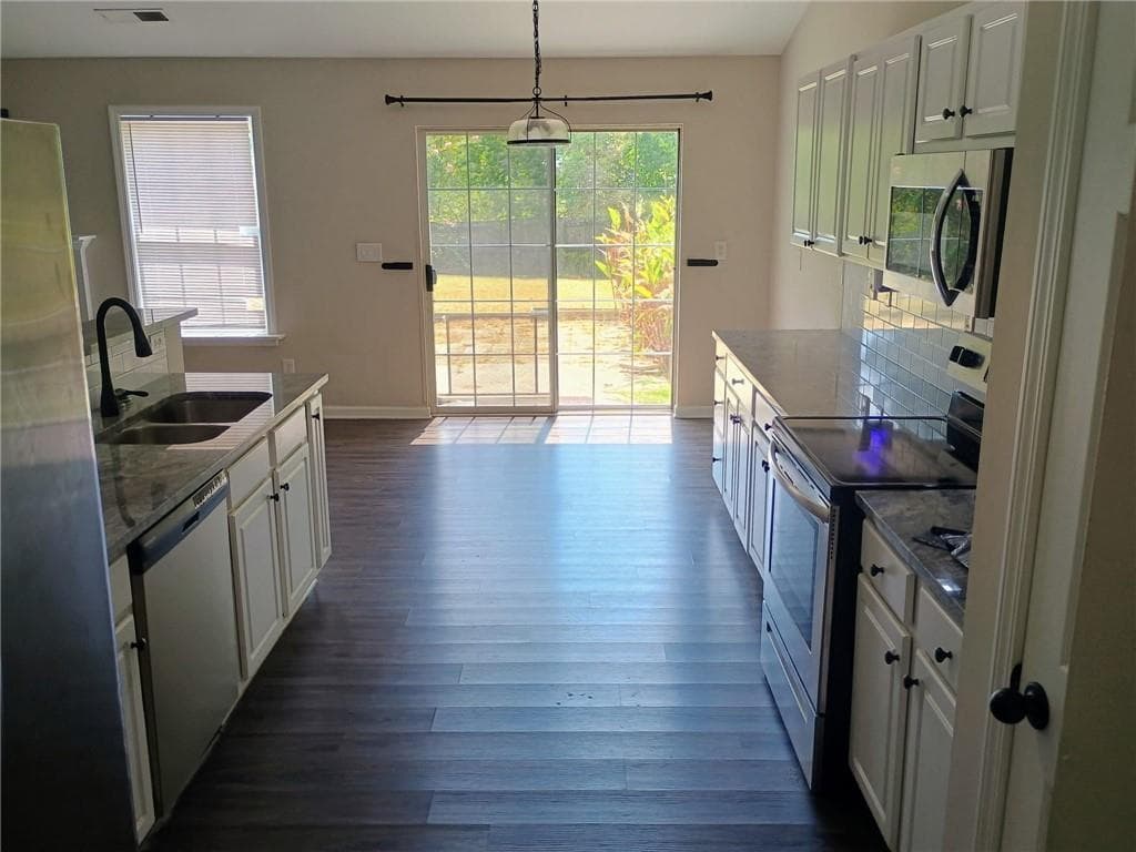 3 bedroom, 2 bathroom, 1,838 sq ft single family residence for sale at 844 Langley View Court, Loganville, GA 30052 — photo 4