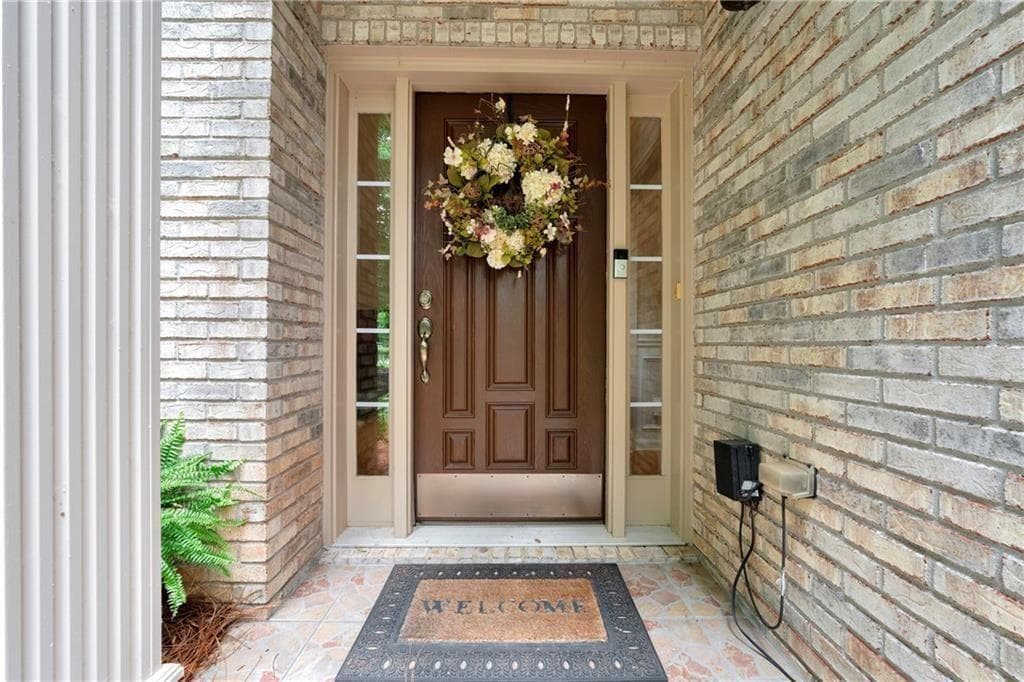 4 bedroom, 3 bathroom, 3,517 sq ft single family residence under contract at 5724 Newberry Point Drive, Flowery Branch, GA 30542 — photo 2