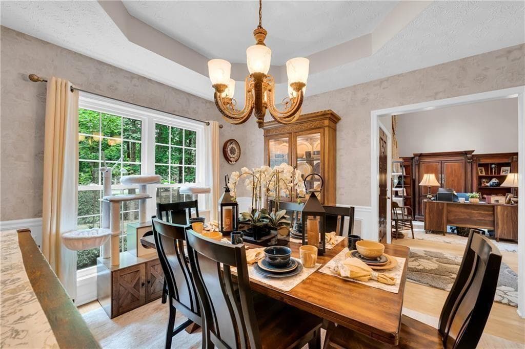 4 bedroom, 3 bathroom, 3,517 sq ft single family residence under contract at 5724 Newberry Point Drive, Flowery Branch, GA 30542 — photo 9