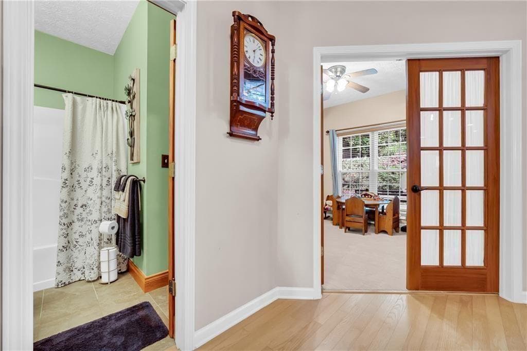 4 bedroom, 3 bathroom, 3,517 sq ft single family residence under contract at 5724 Newberry Point Drive, Flowery Branch, GA 30542 — photo 10