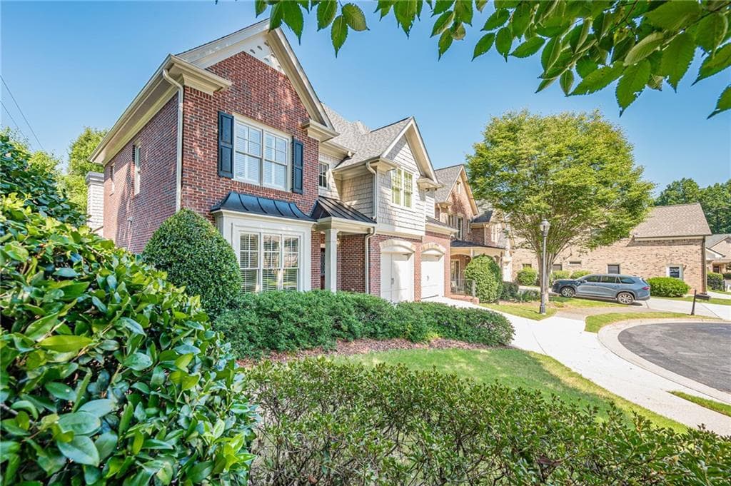 4 bedroom, 4 bathroom, 3,337 sq ft single family residence for sale at 4787 Lakeway Place, Alpharetta, GA 30005 — photo 3