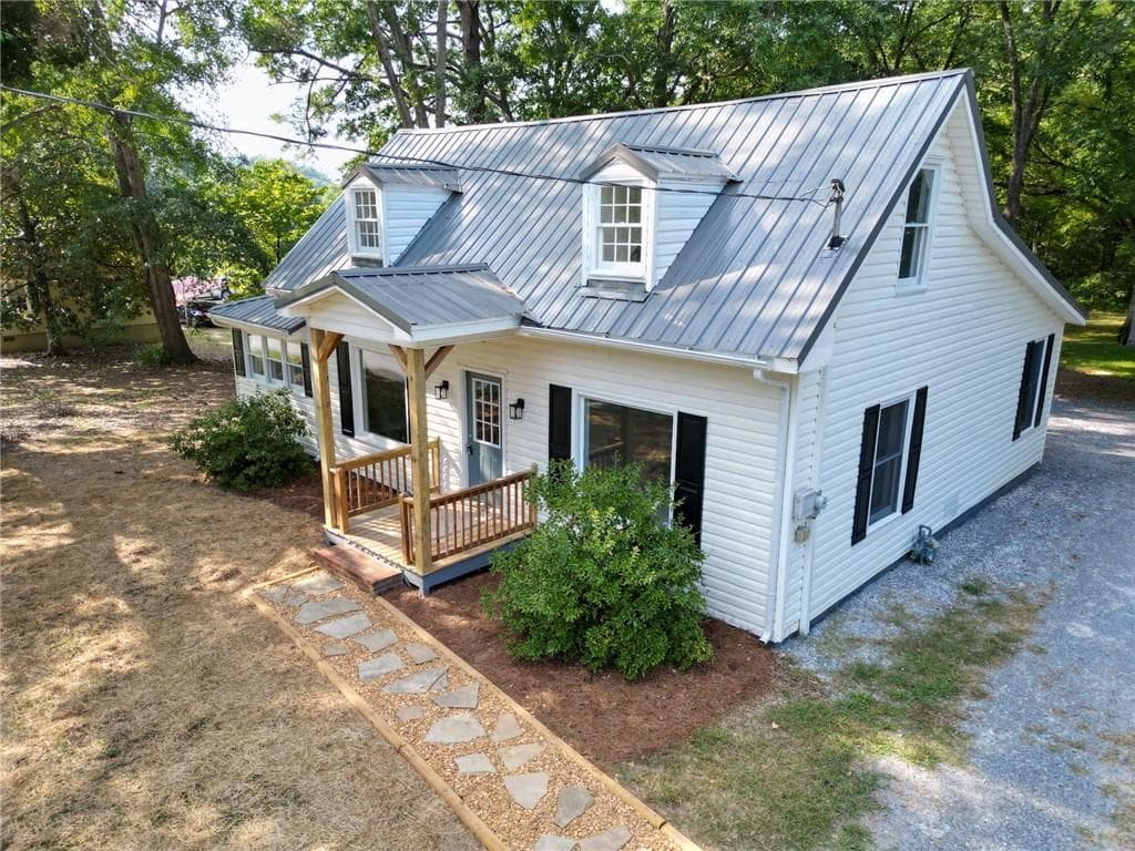 3 bedroom, 2 bathroom, 1,575 sq ft single family residence under contract at 806 Fairview Road, Rockmart, GA 30153 — photo 3