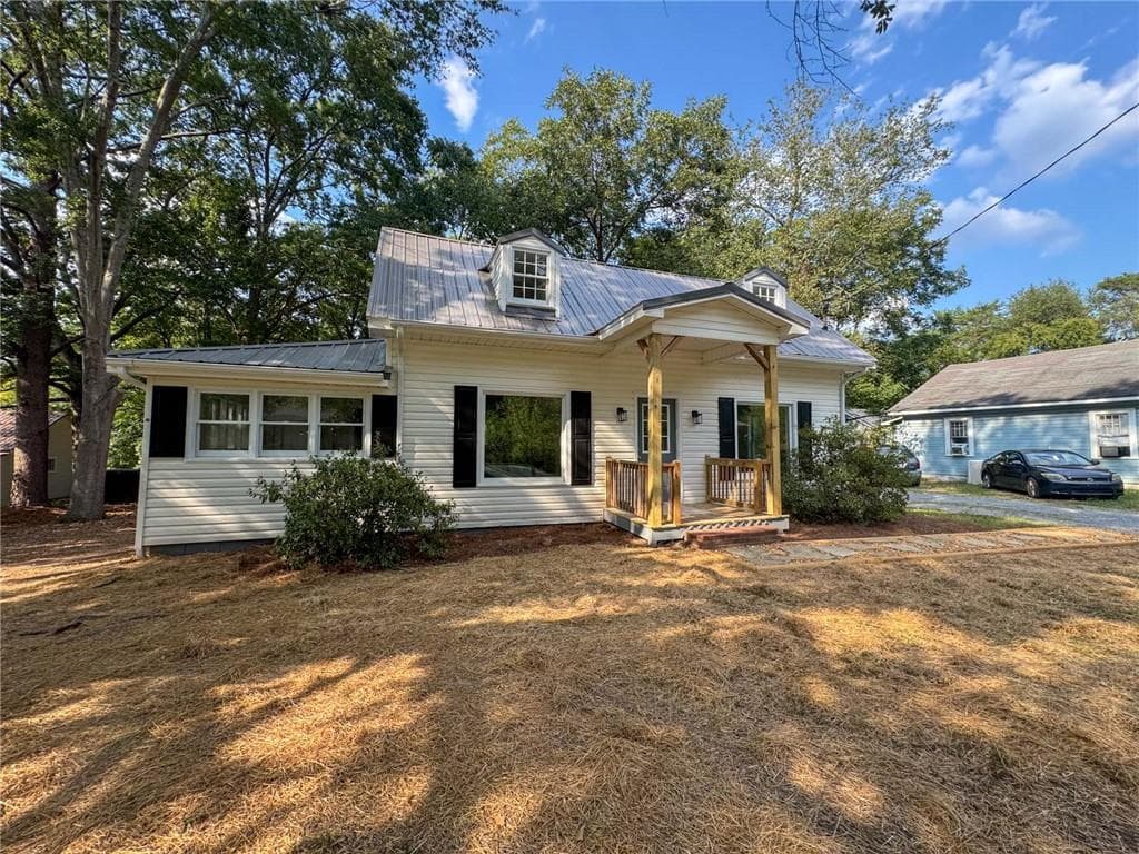 3 bedroom, 2 bathroom, 1,575 sq ft single family residence under contract at 806 Fairview Road, Rockmart, GA 30153 — photo 6