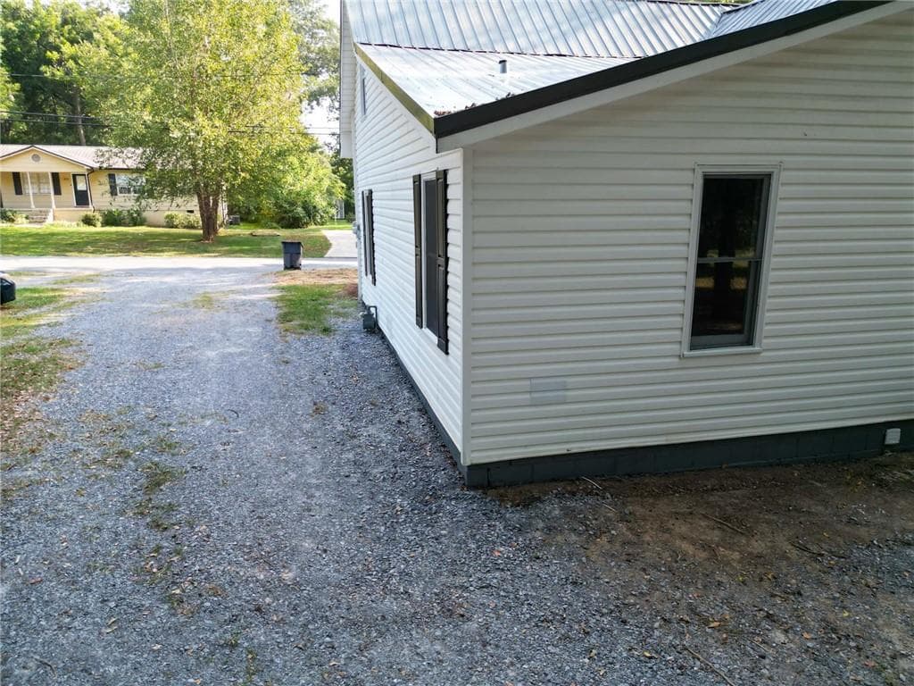 3 bedroom, 2 bathroom, 1,575 sq ft single family residence under contract at 806 Fairview Road, Rockmart, GA 30153 — photo 7