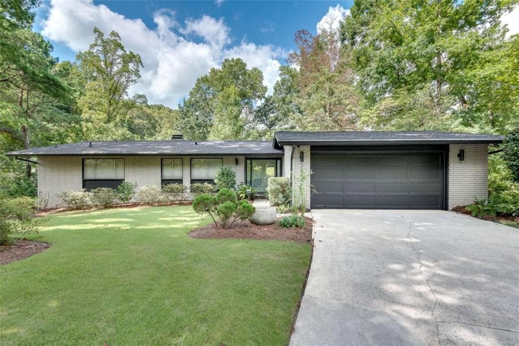 4 bedroom, 4 bathroom, 2,886 sq ft single family residence for sale at 2588 Flair Knoll Drive, Atlanta, GA 30345 — photo 2