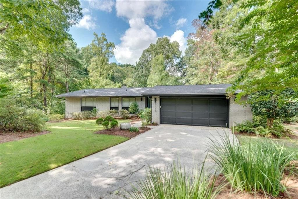 4 bedroom, 4 bathroom, 2,886 sq ft single family residence for sale at 2588 Flair Knoll Drive, Atlanta, GA 30345 — photo 3