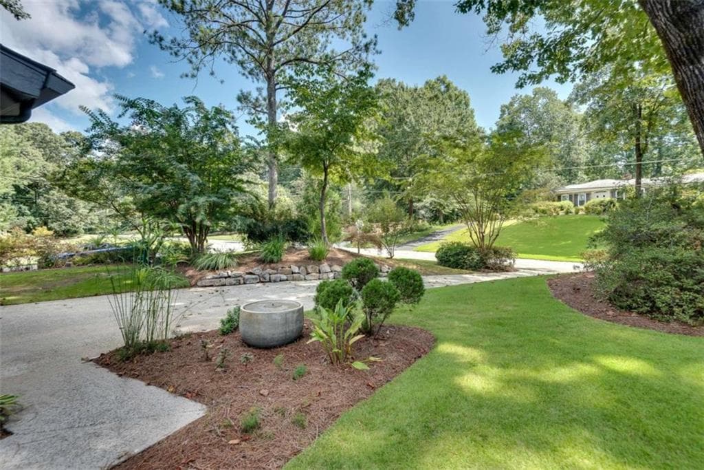 4 bedroom, 4 bathroom, 2,886 sq ft single family residence for sale at 2588 Flair Knoll Drive, Atlanta, GA 30345 — photo 6