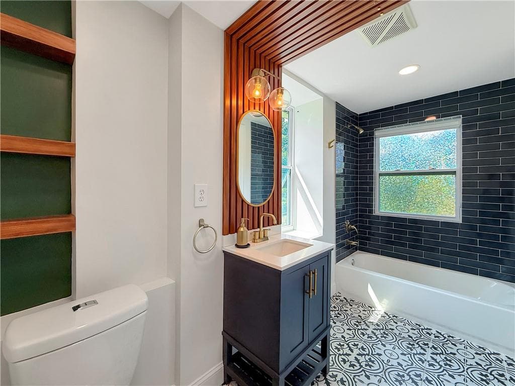 4 bedroom, 3 bathroom, 2,284 sq ft single family residence for rent at 691 Florence Place, Atlanta, GA 30318 for $2,500 a month — photo 7