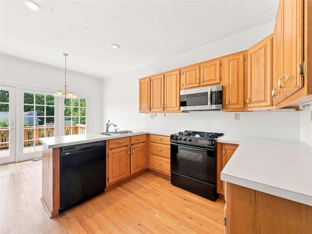 3 bedroom, 3 bathroom, 2,981 sq ft single family residence under contract at 4345 Hambrick Place, Stone Mountain, GA 30083 — photo 6