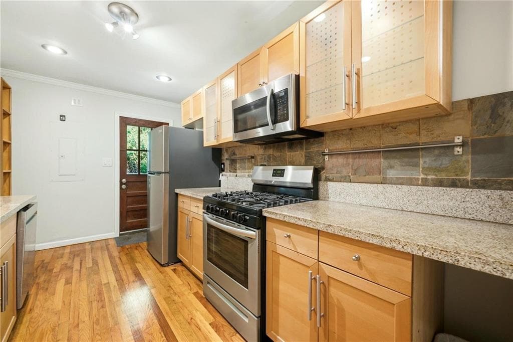 3 bedroom, 2 bathroom, 1,040 sq ft single family residence for sale at 1010 Scott Circle, Decatur, GA 30033 — photo 10