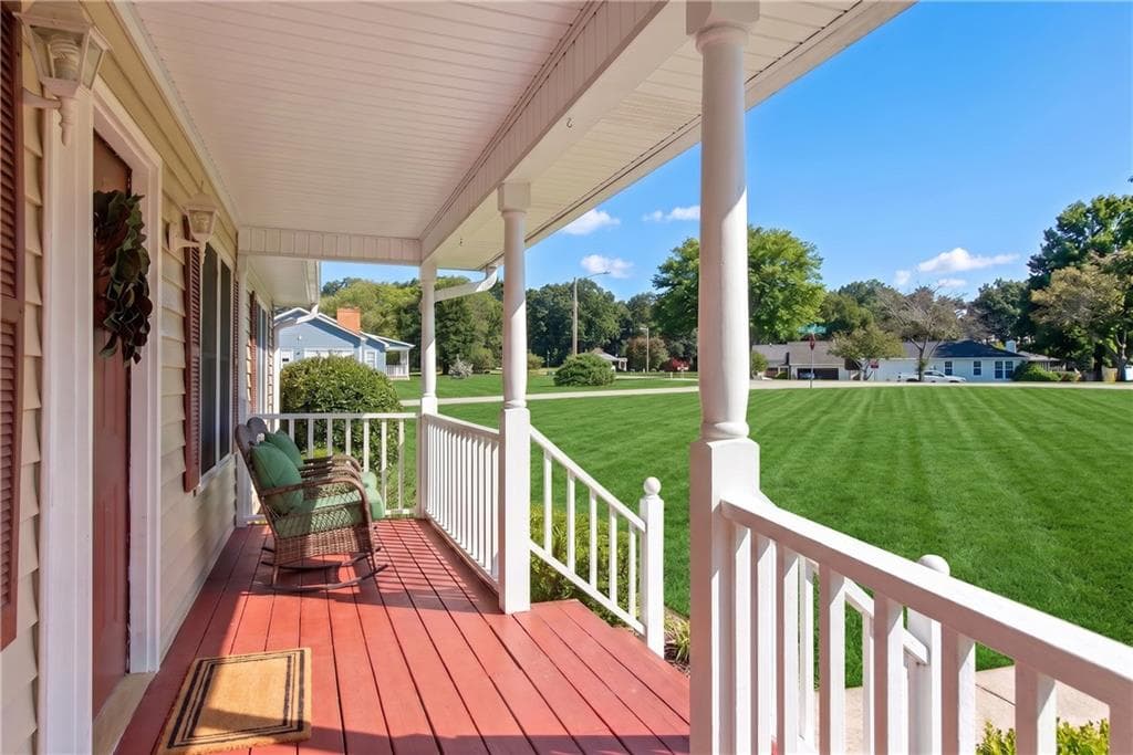 3 bedroom, 2 bathroom, 1,577 sq ft single family residence for sale at 4646 Countryside Drive, Flowery Branch, GA 30542 — photo 3