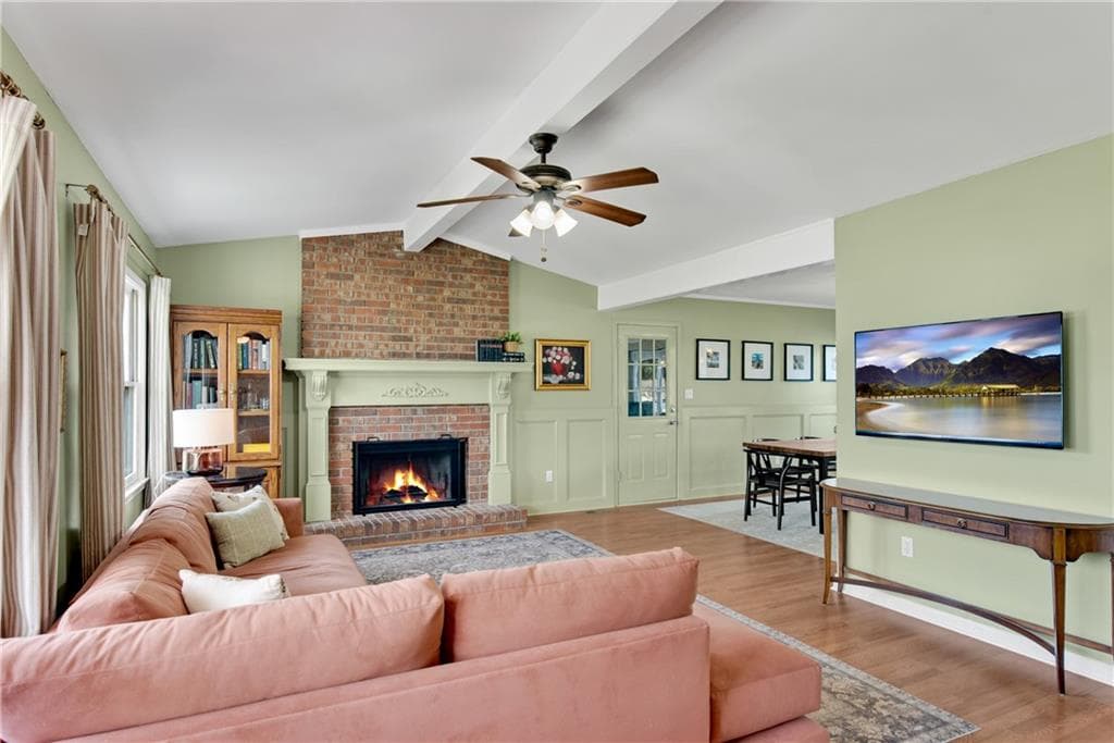 3 bedroom, 2 bathroom, 1,577 sq ft single family residence for sale at 4646 Countryside Drive, Flowery Branch, GA 30542 — photo 5