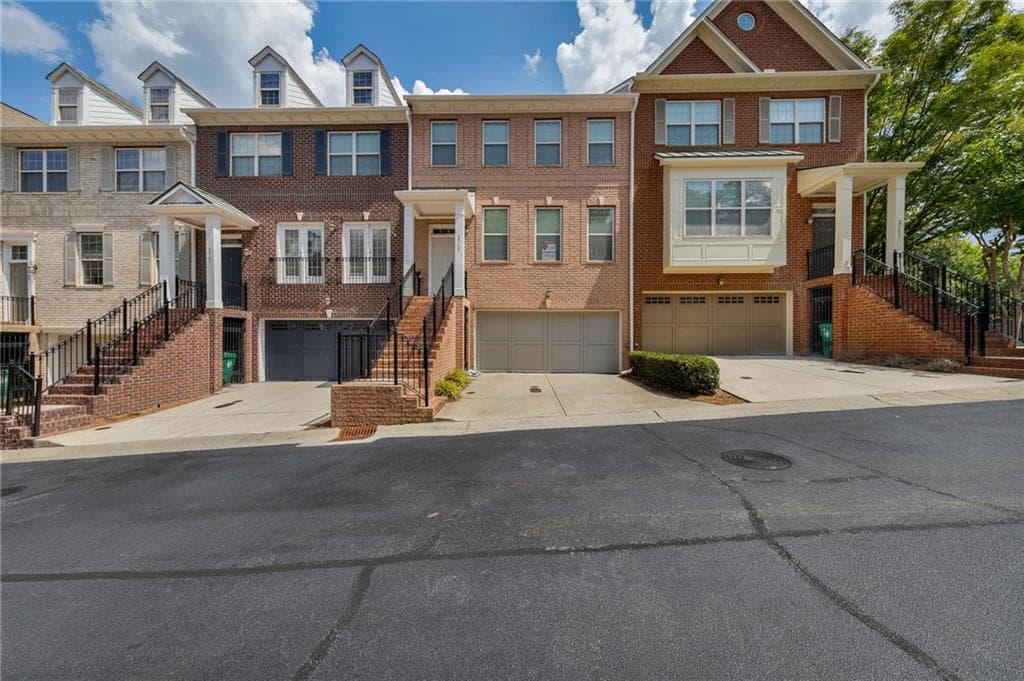 4 bedroom, 4 bathroom, 2,741 sq ft townhouse for sale at 2765 Durham Drive, Atlanta, GA 30319 — photo 1 of 35