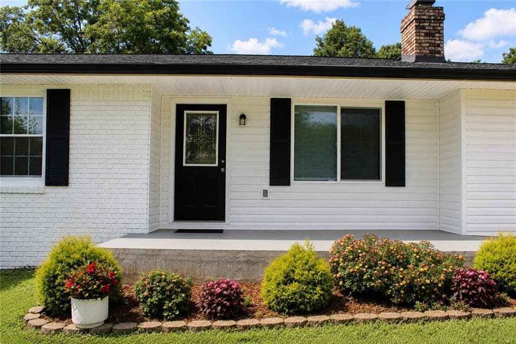 4 bedroom, 2 bathroom, 1,233 sq ft single family residence under contract at 4132 Long Drive, Braselton, GA 30517 — photo 3